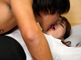 酔っ払って帰ってきた妻が間違って隣人のゴミ部屋へ入ってしまい、僕と勘違いして中年オヤジに発情して中出しセックスした話　波多野結衣　サンプル画像03